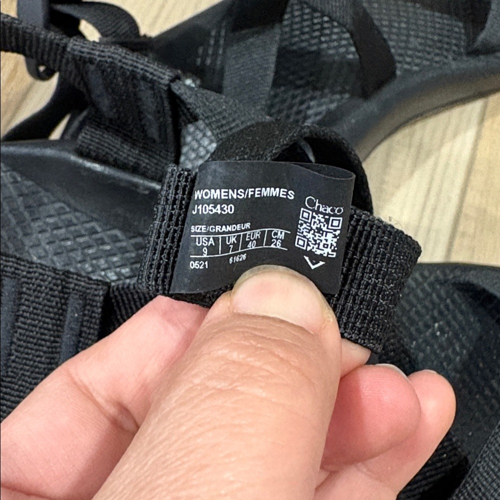 Chaco Women's Z/2 Adjustable Strap Classic Sandal Black j105430 Size 9 Toe Strap - Picture 7 of 8